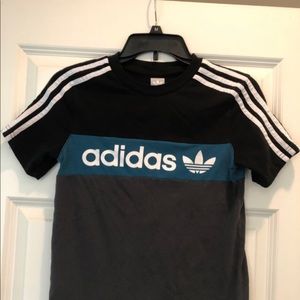 Boys Adidas short sleeve t shirt.